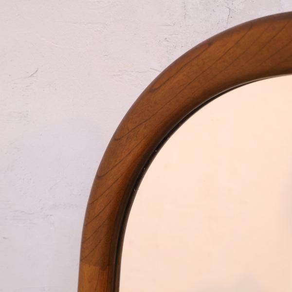 karimoku(カリモク家具)にて取り扱われていたウォールミラーです！薄型